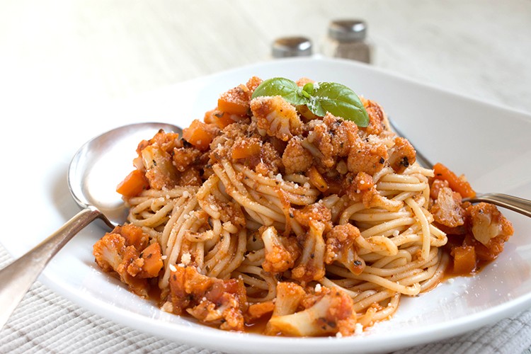 Pasta mit Blumenkohl-Bolognese