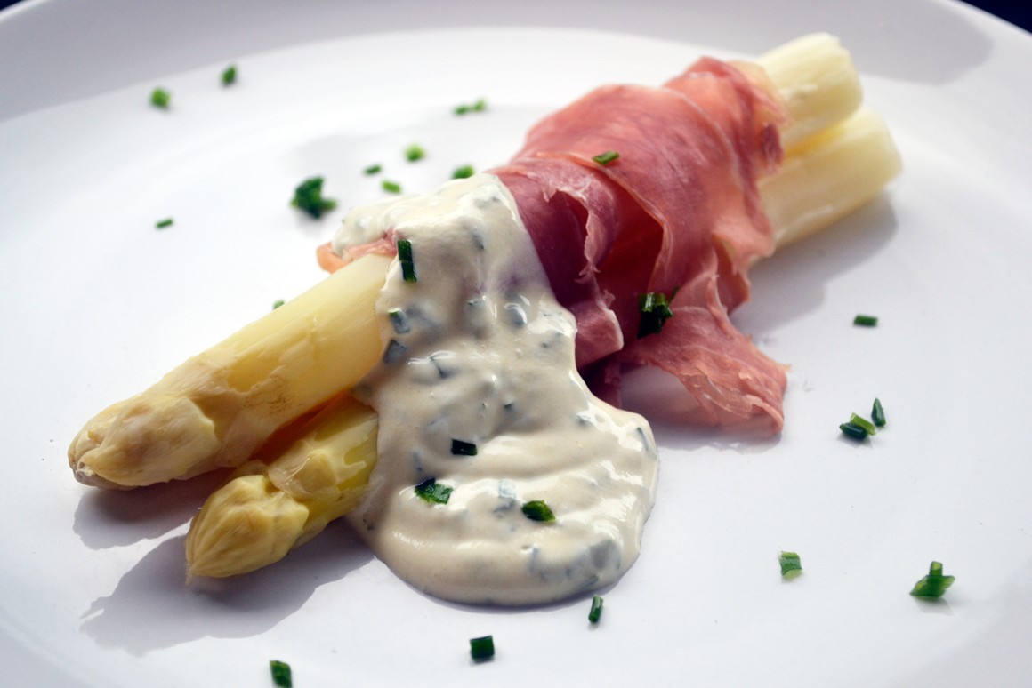 Spargel mit Schmandsauce - Rezept