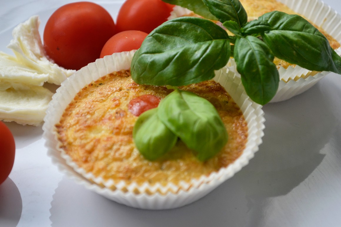 Mini-Frittatas à la Caprese