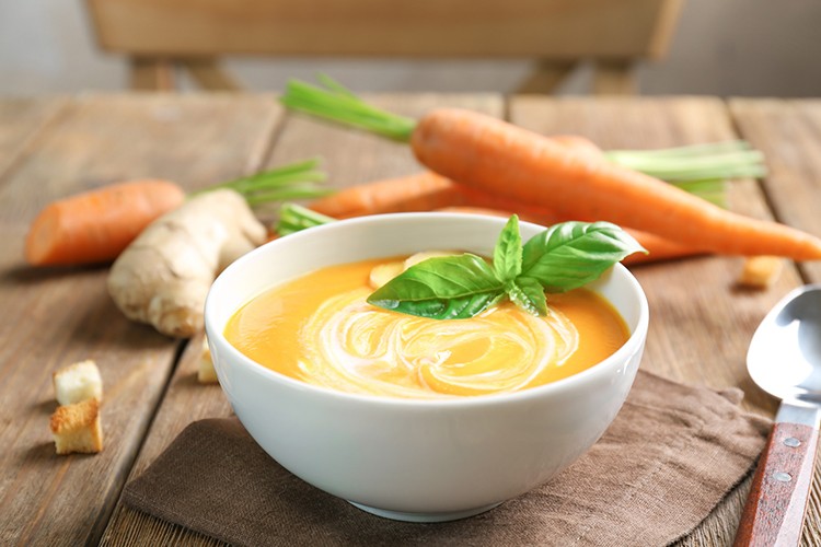Möhrensuppe mit Kurkuma und Ingwer
