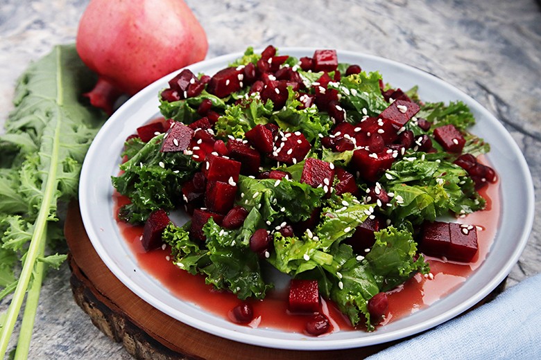 Grünkohlsalat mit Granatapfel