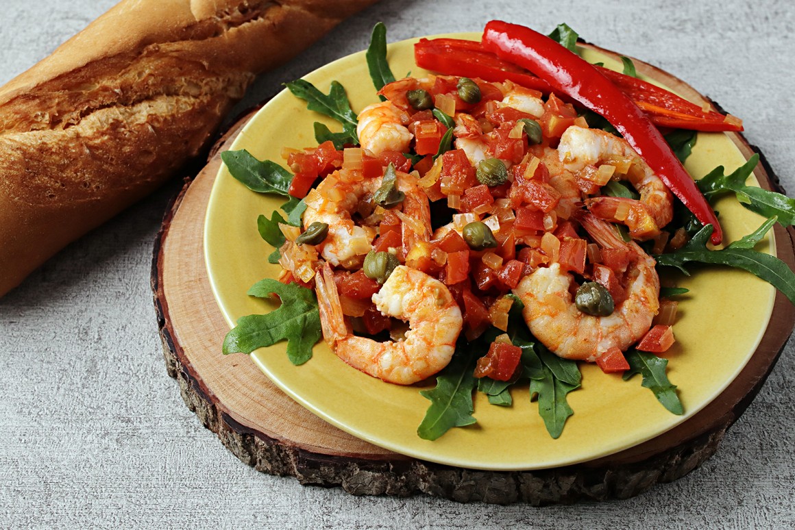 Garnelenpfanne mit Chili und Tomaten