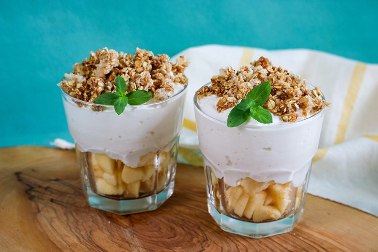 Vanille-Apfel-Quark mit Karamell-Flocken