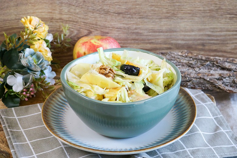Herbstlicher Salat mit Frucht-Nuss-Mix
