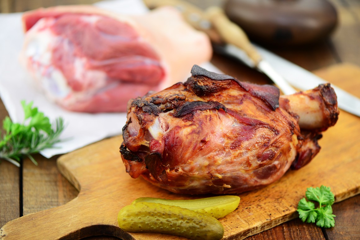Knusprig gebratene Schweinshaxe - Rezept