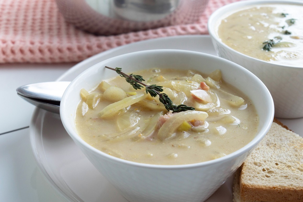 Zwiebelsuppe mit Speck