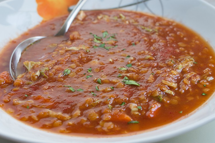 Scharfe Linsensuppe