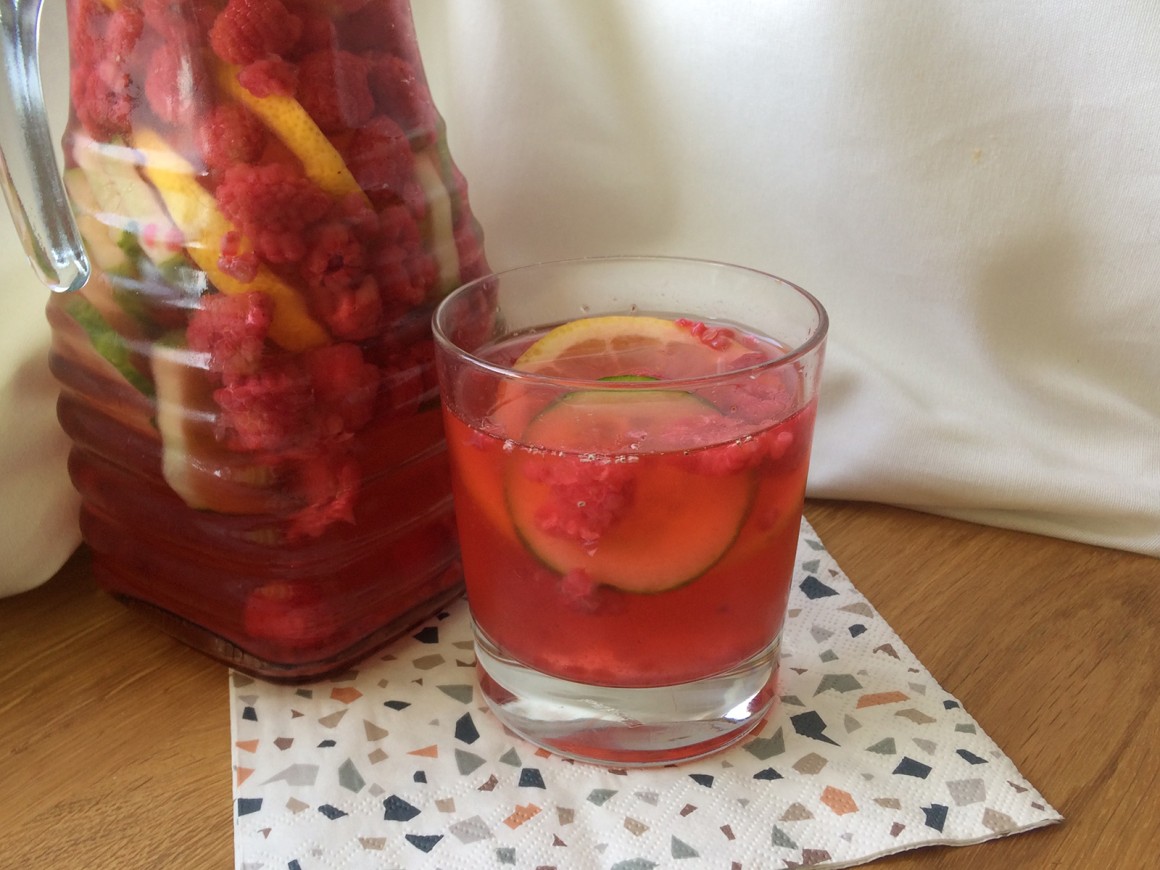 Gurken-Beeren-Wasser
