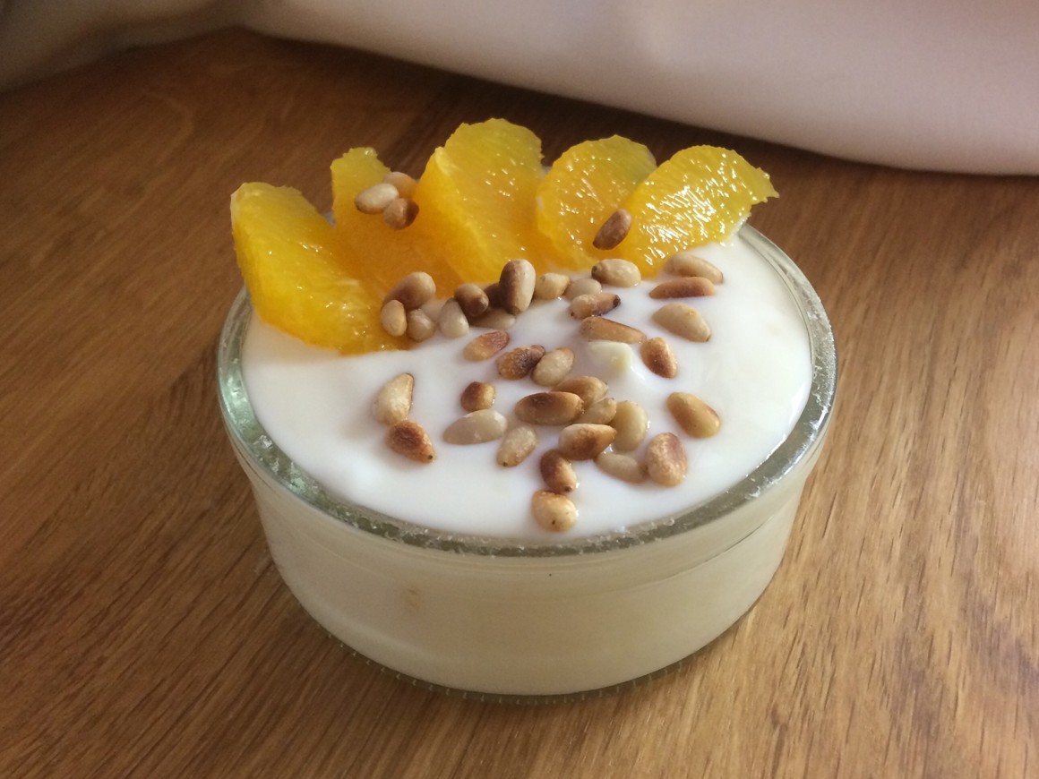 Selbstgemachter Orangen-Joghurt