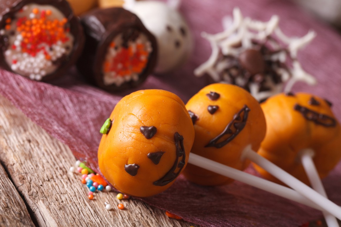 Jack-O-Lantern Cake Pops