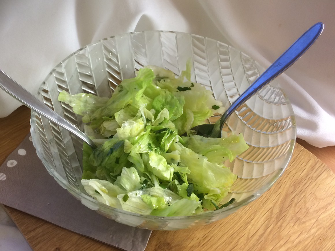 Frischer grüner Blattsalat