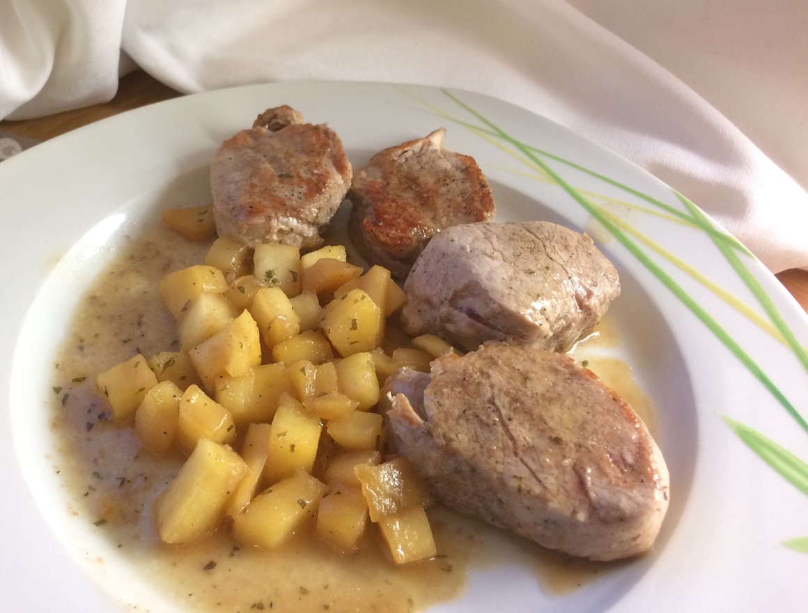 Schweinefilet mit Äpfeln und Kräutern - Rezept