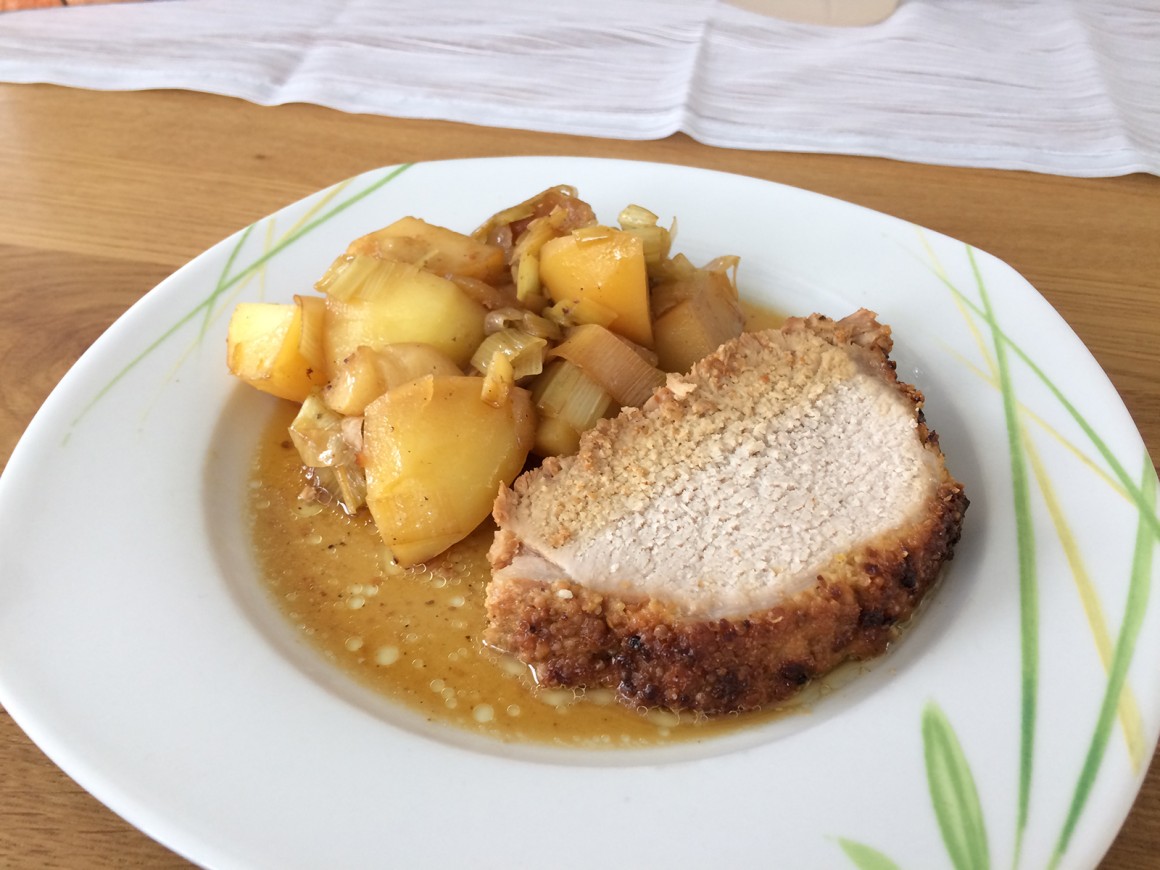 Schweinebraten mit Senfkruste und Porree-Apfel-Gemüse