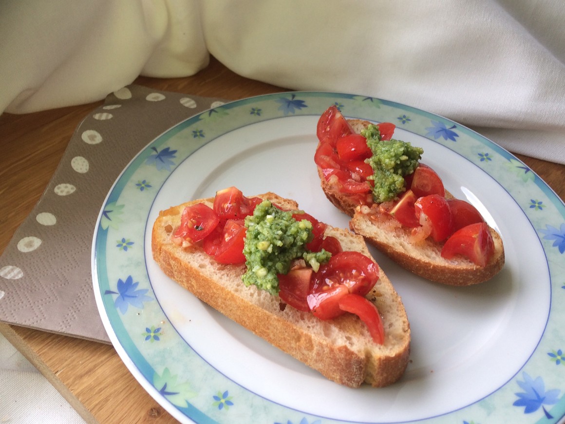 Bruschetta mit Pesto