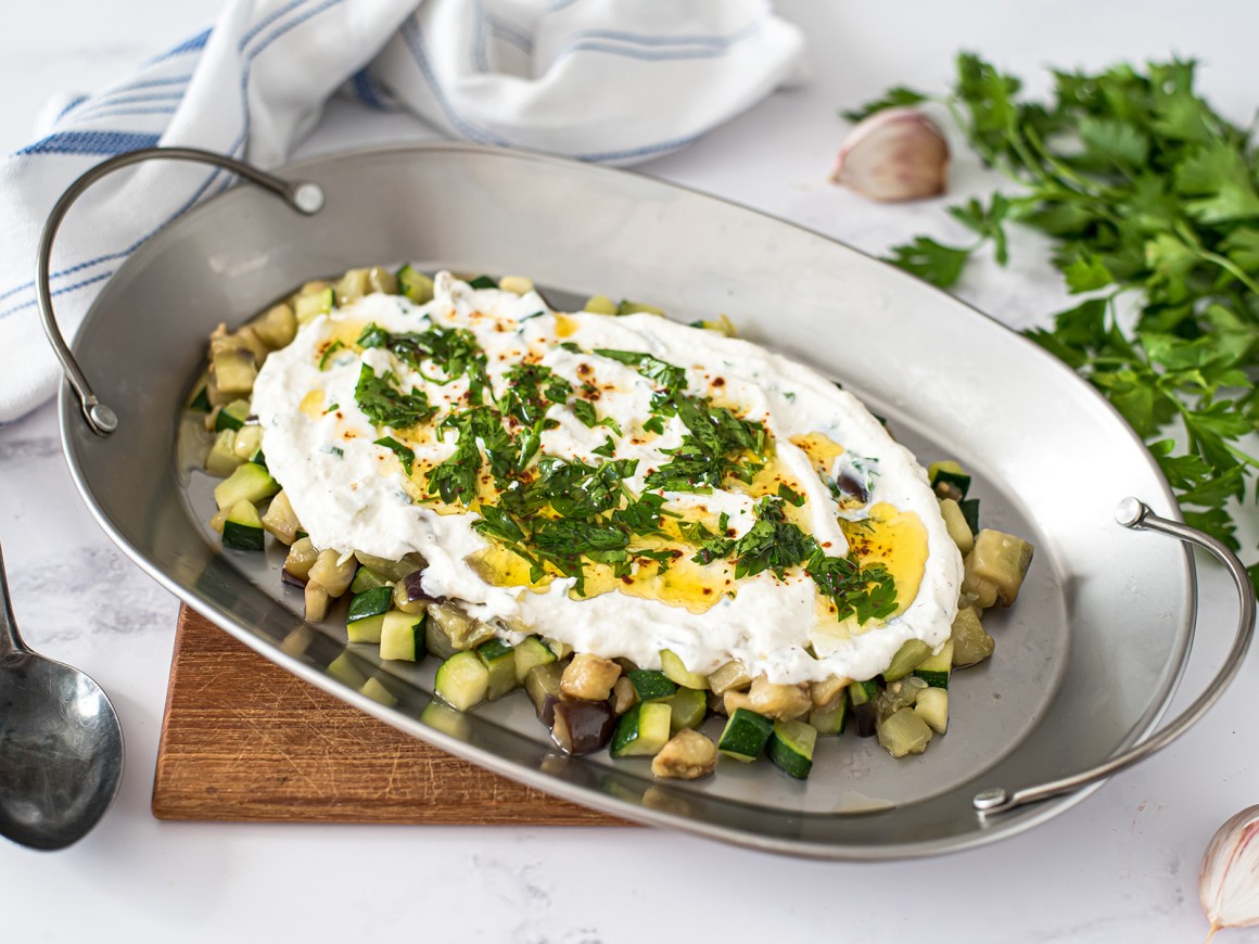 Zucchinigemüse mit Joghurt
