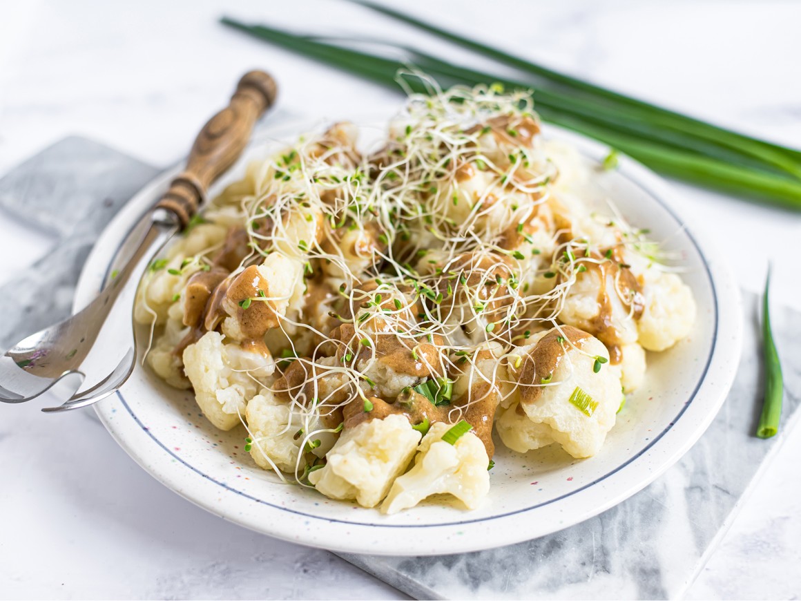 Sommerlicher Blumenkohlsalat