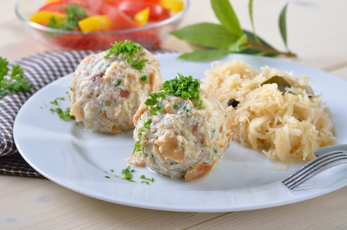 Tiroler Speckknödel mit Sauerkraut - Rezept