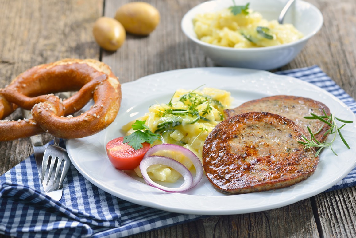 Gebratene Milzwurst mit Kartoffelsalat