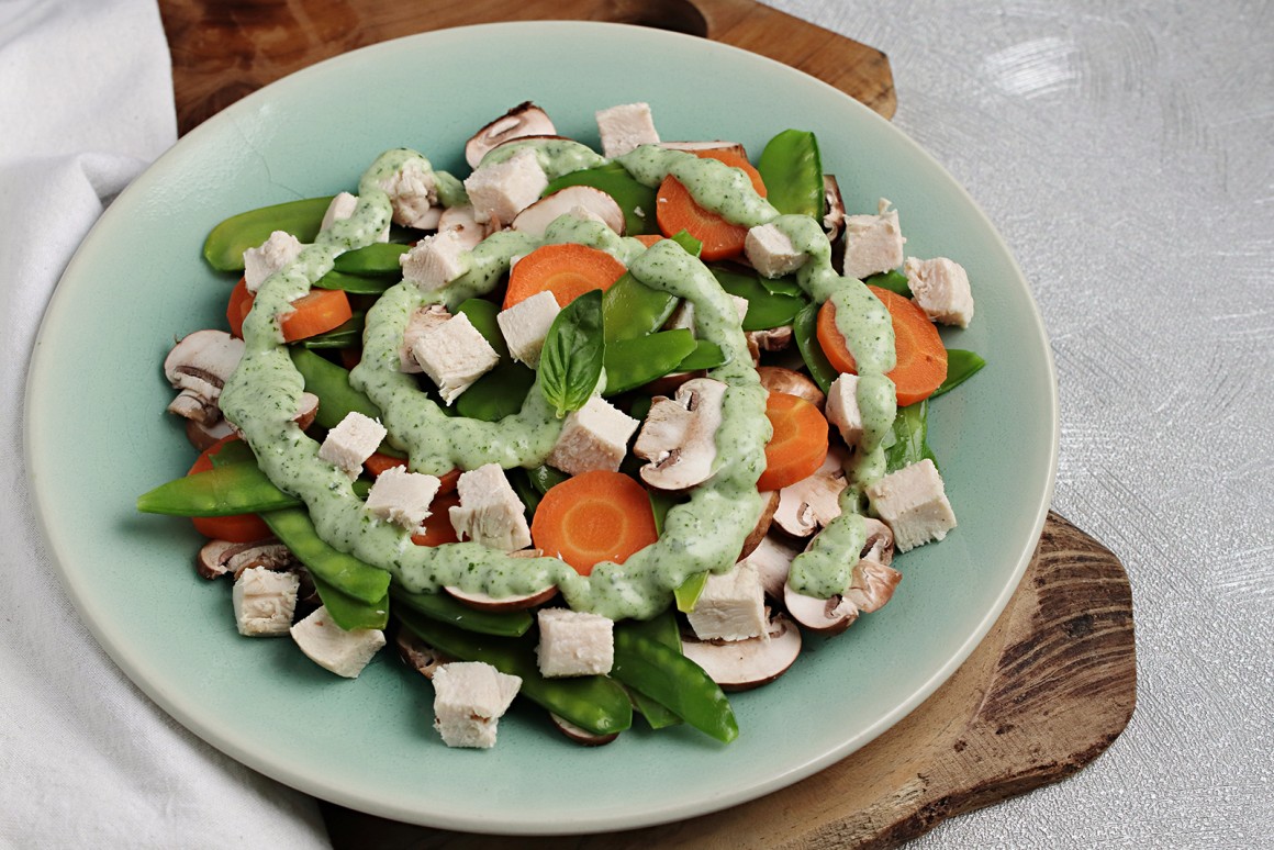 Gemüsesalat mit Putenbrust - Rezept