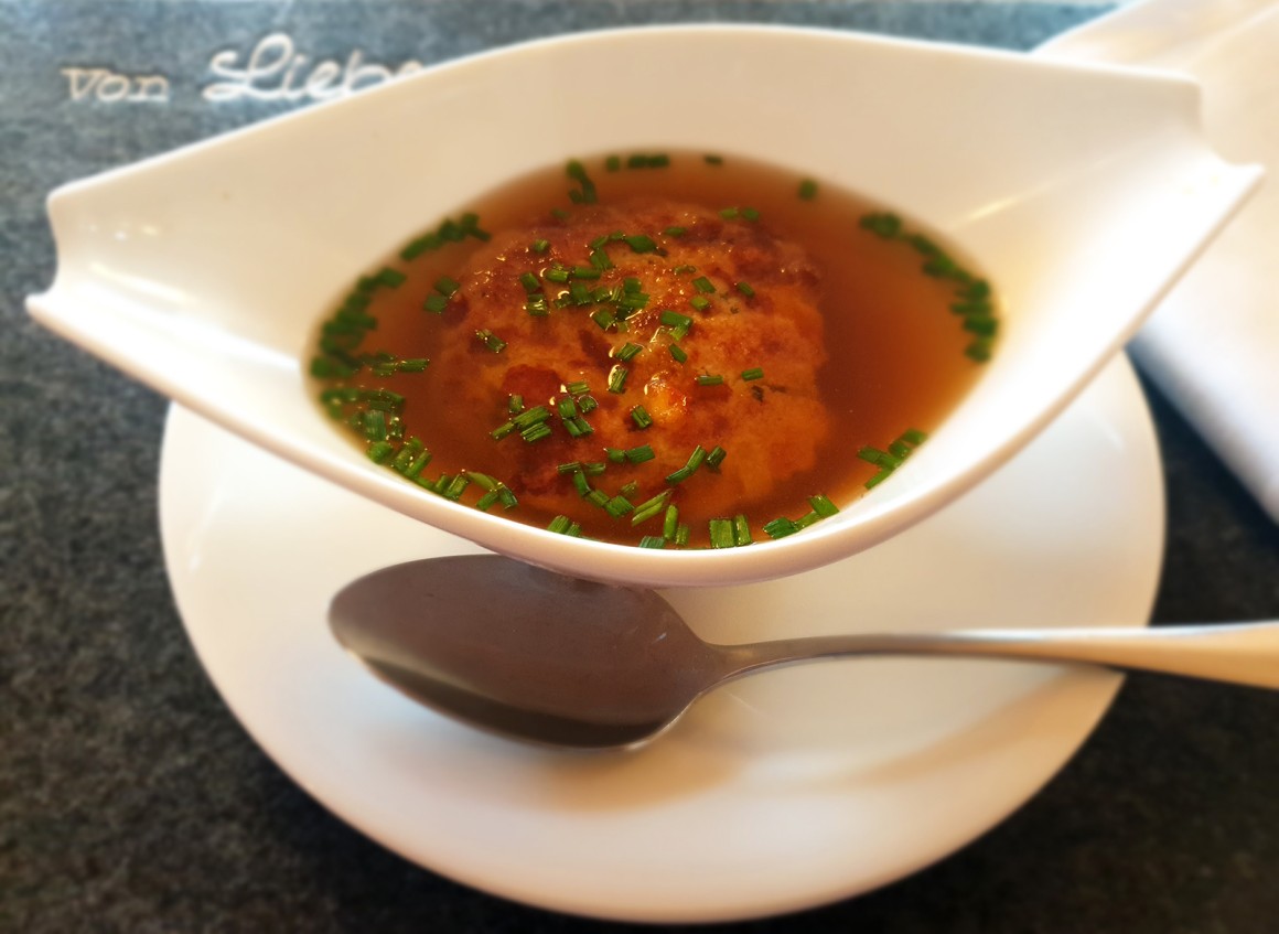 Kaspressknödel-Suppe