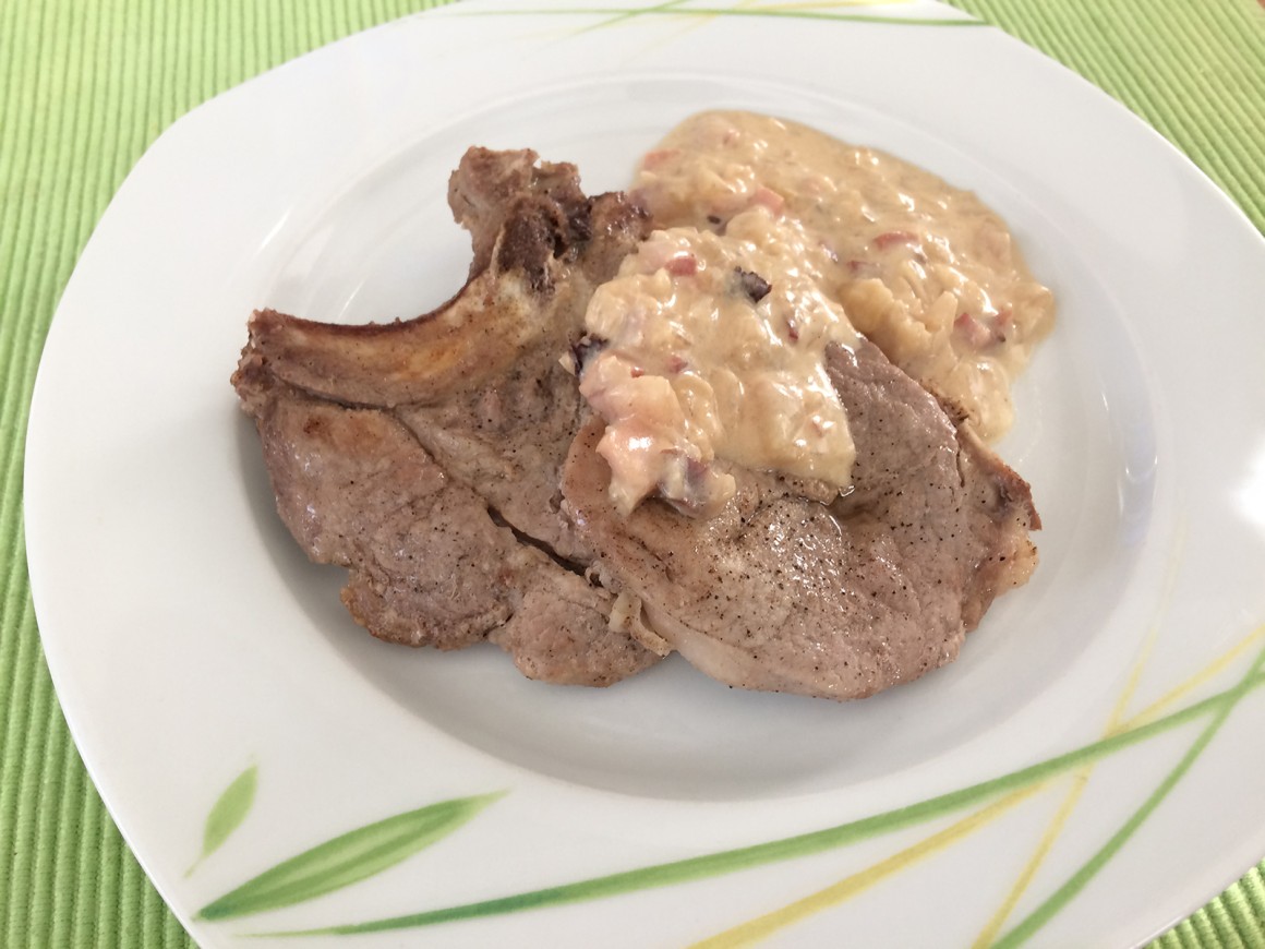 Schweinekotelett mit Zwiebelsauce - Rezept