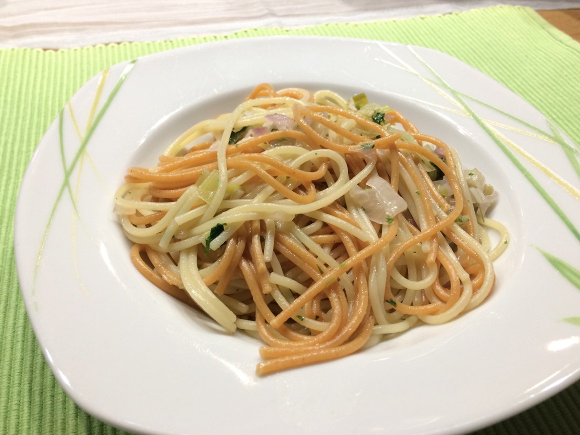 Spaghetti mit Lauch und Zwiebeln