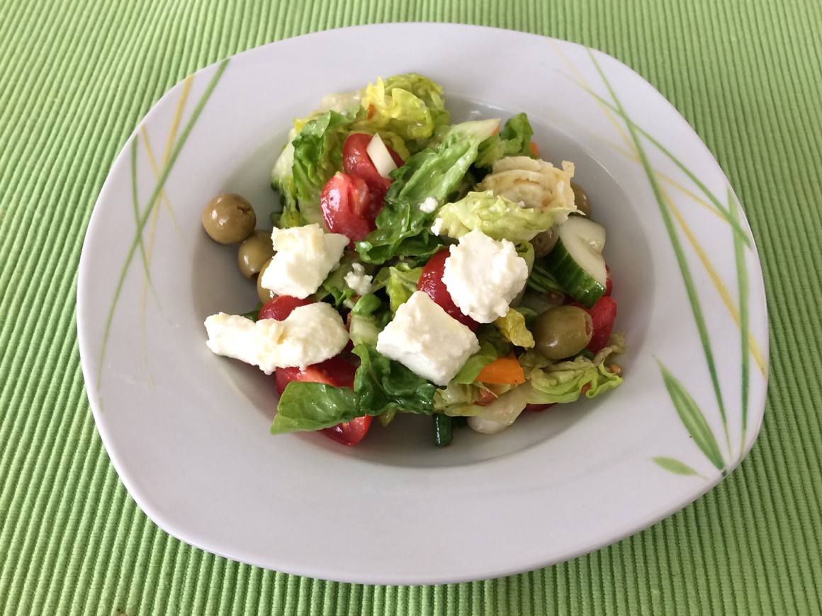 Gebratener Schafskäse mit Salat