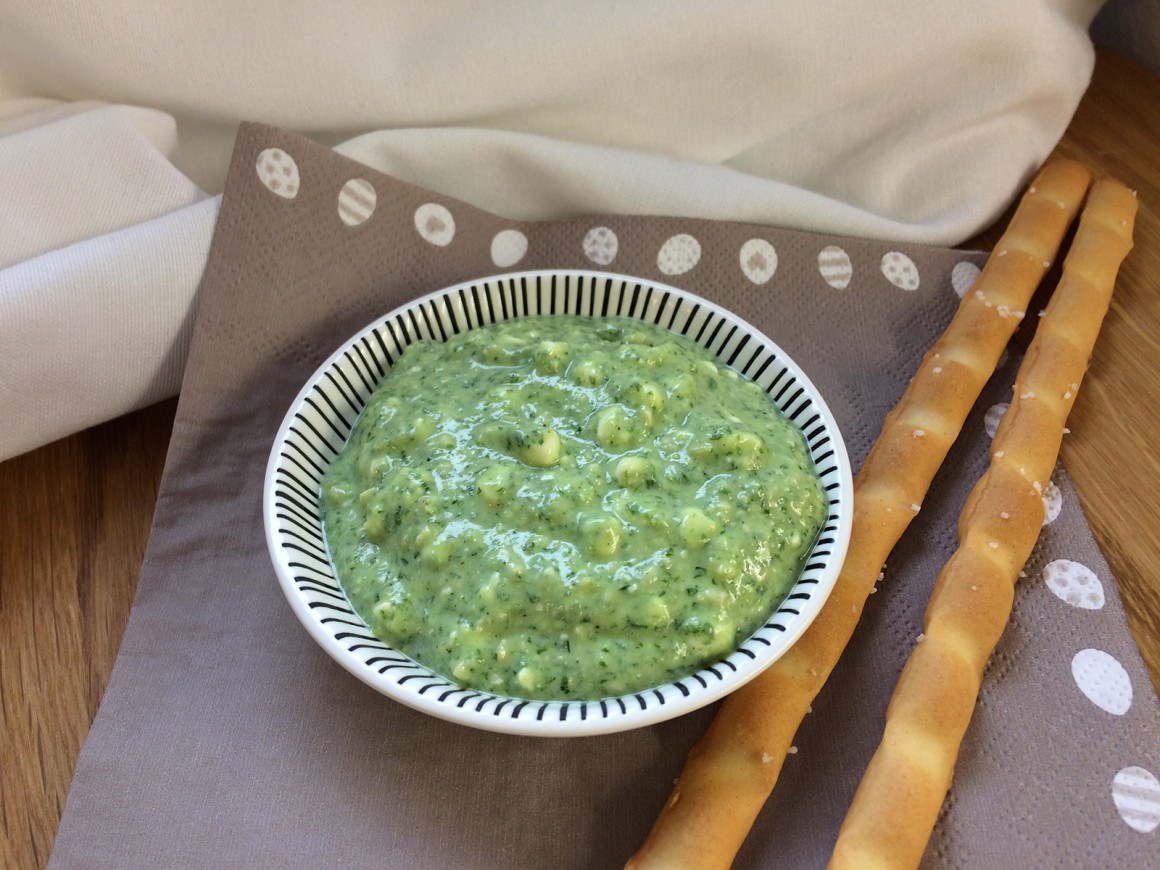 Einfacher Pestodip mit Joghurt