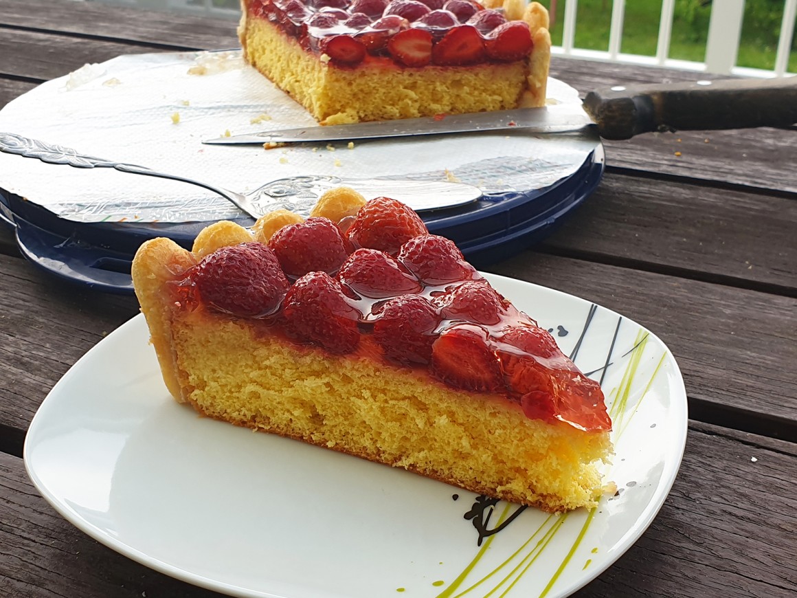 Obsttorte mit Erdbeeren