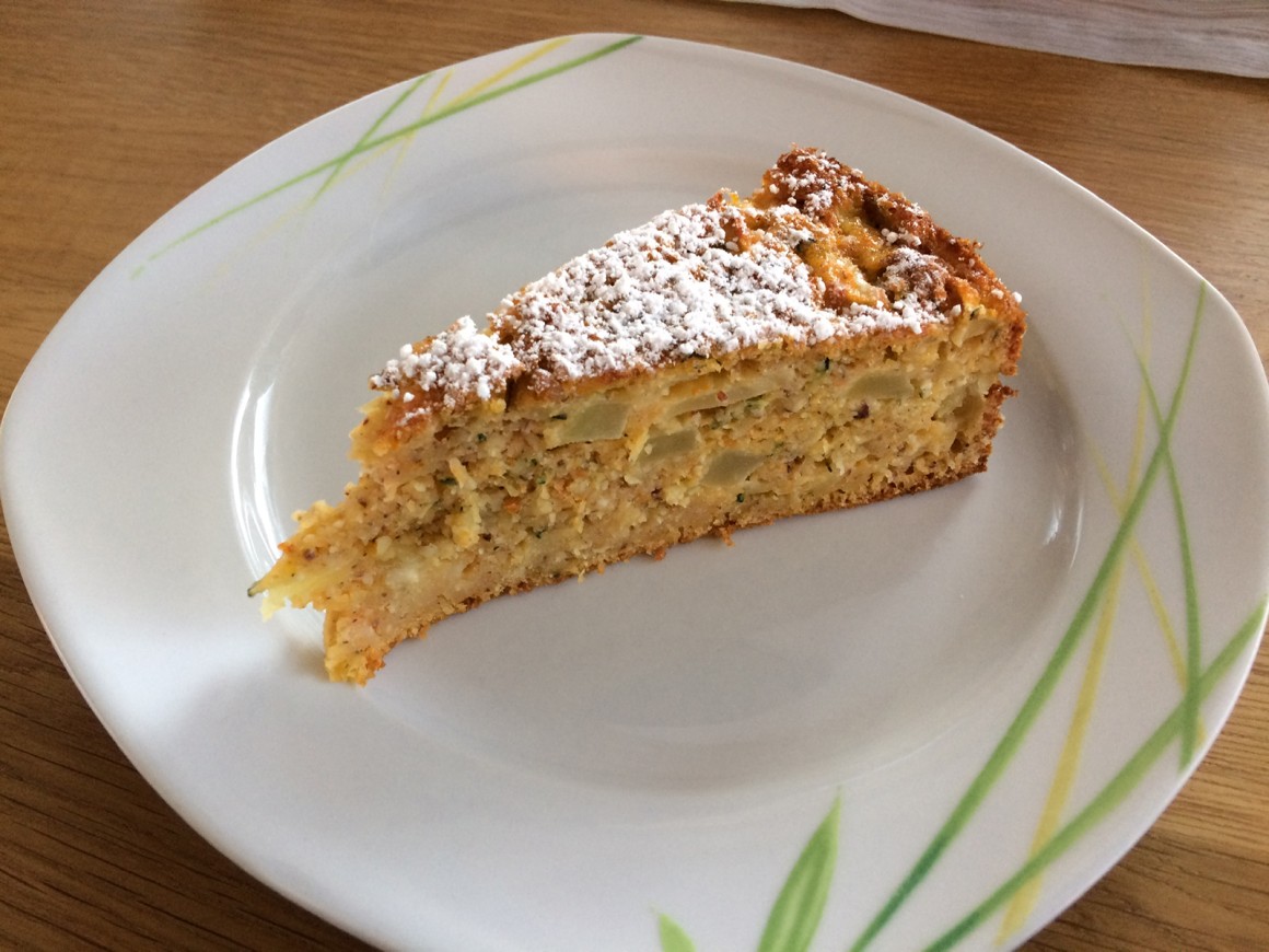 Möhren-Zucchini-Apfel-Kuchen - Rezept