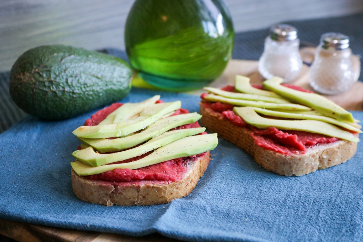 Rote-Bete-Aufstrich mit Avocados - Rezept