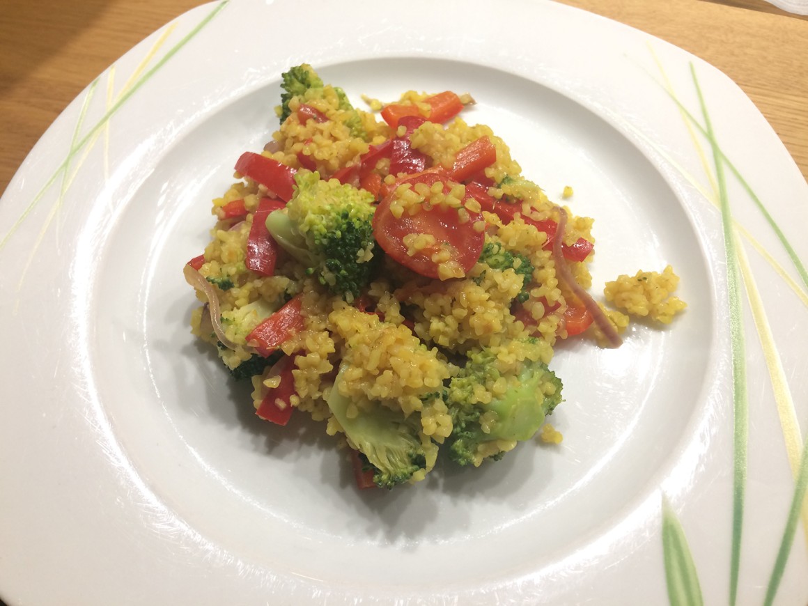 Curry Bulgur mit Brokkoli