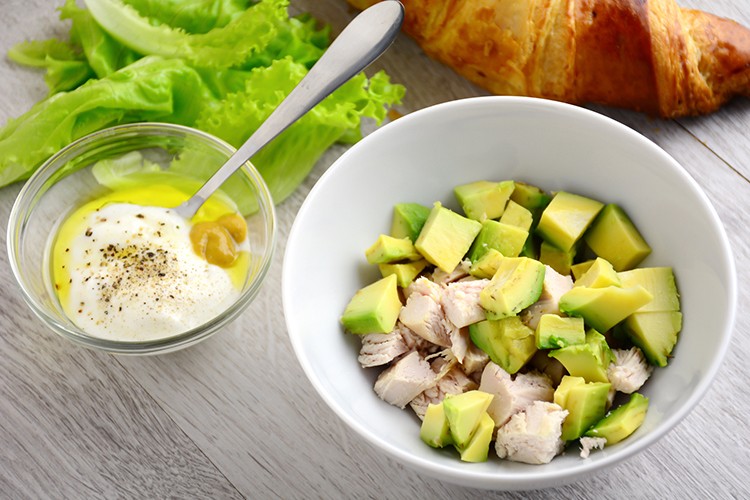 Hähnchen-Avocado-Salat