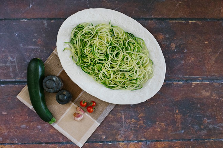 Zucchininudeln mit Dressing