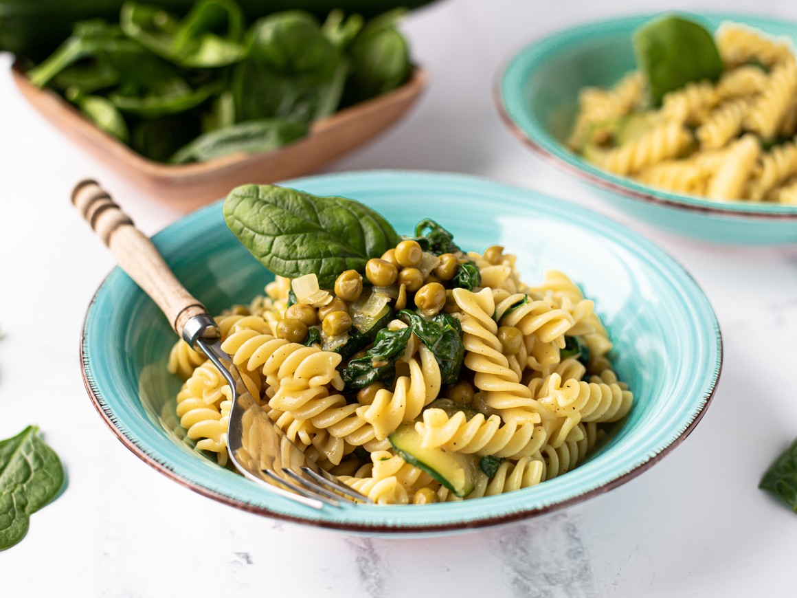 Nudeleintopf mit Kokosmilch und Spinat - Rezept