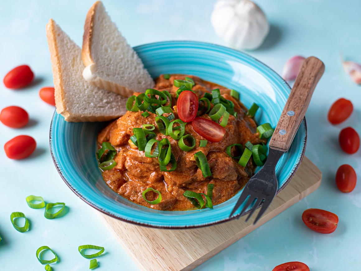 Wurstgulasch mit Tomaten - Rezept