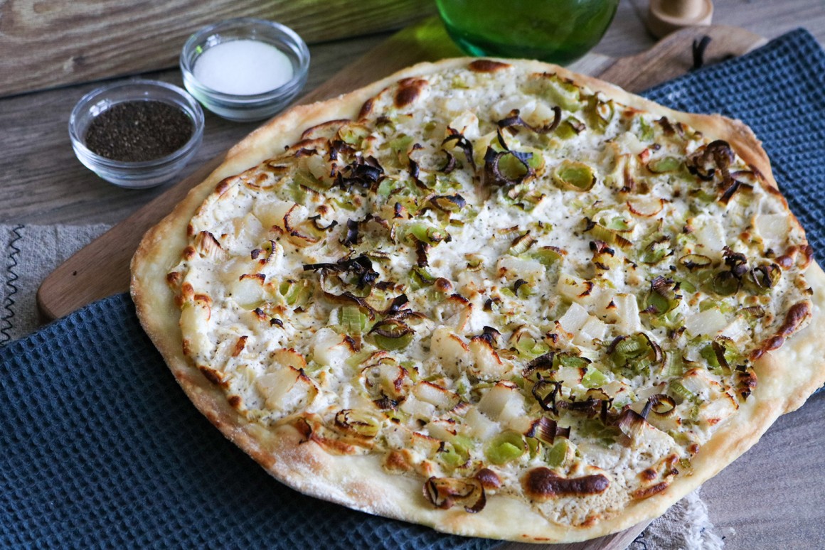 Flammkuchen mit Lauch und Ziegenkäse - Rezept