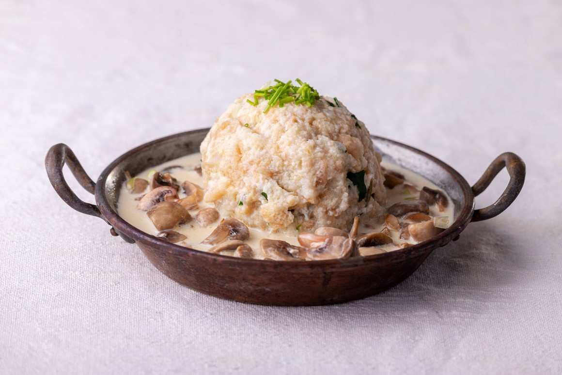 Semmelknödel mit Pilzsauce