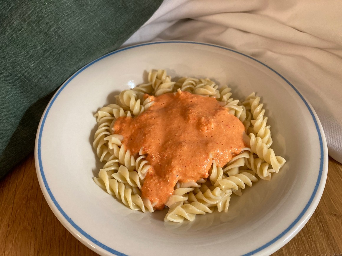 Nudeln mit Paprikasauce