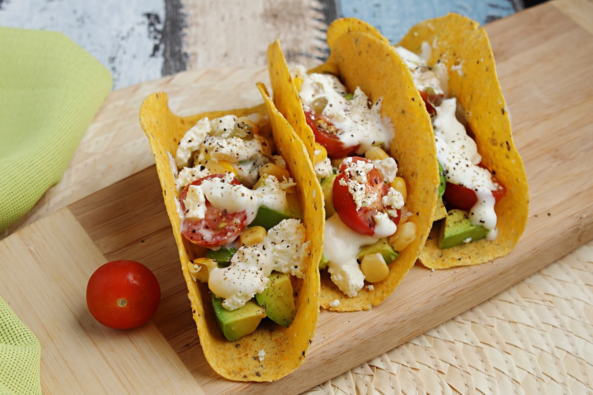Knusprige Tacos mit bunter Feta-Füllung