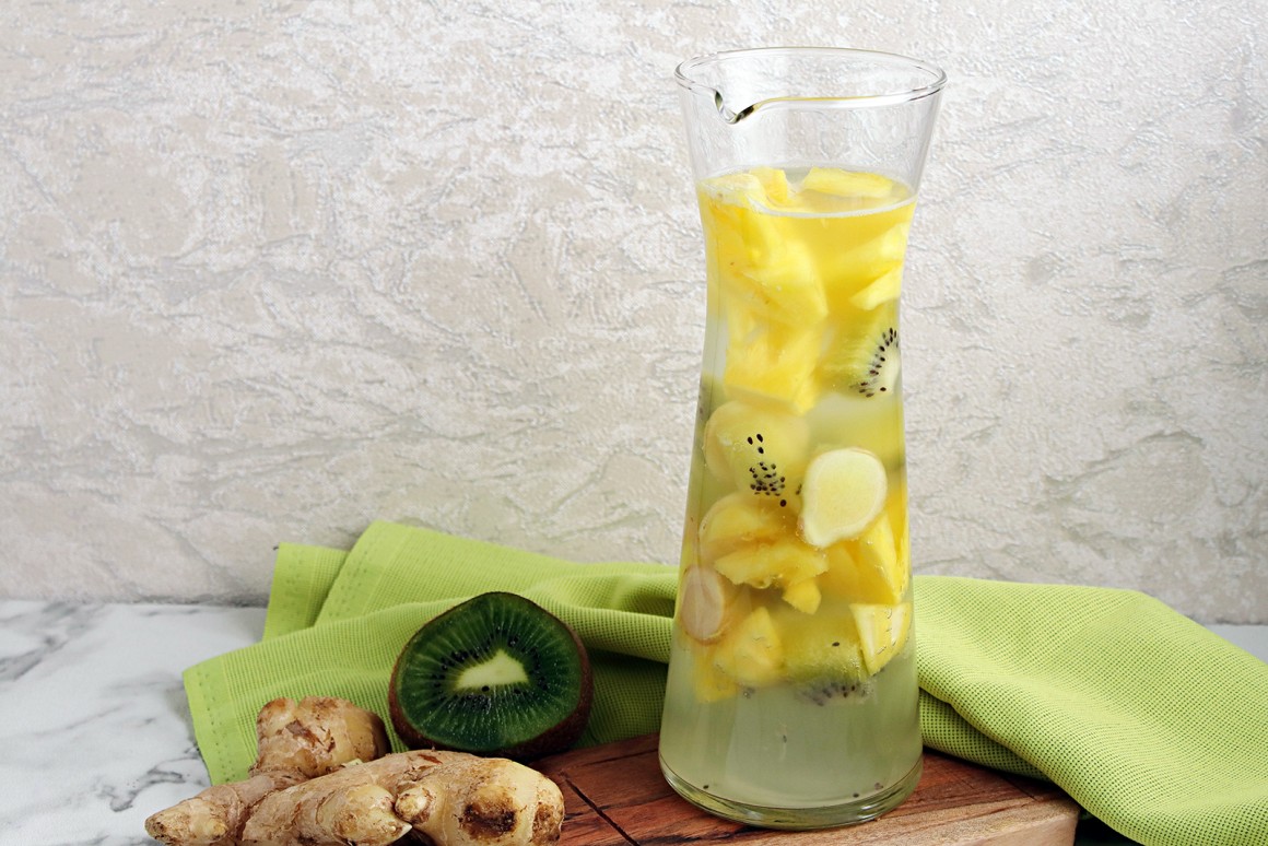 Ananas-Kiwi-Wasser