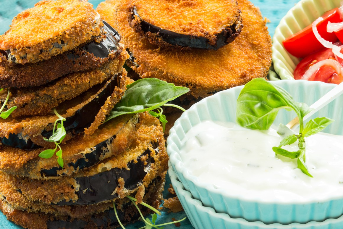 Frittierte Auberginen mit Joghurt-Dip