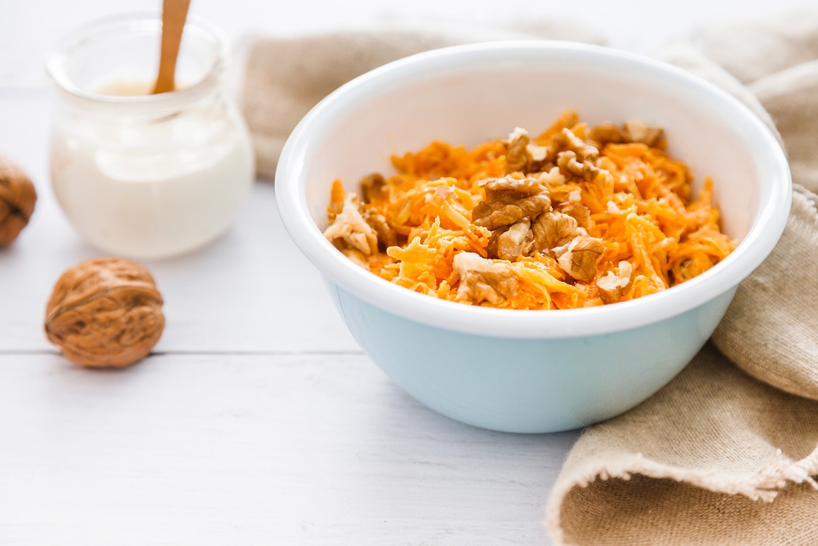 Karottensalat mit Walnüssen - Rezept