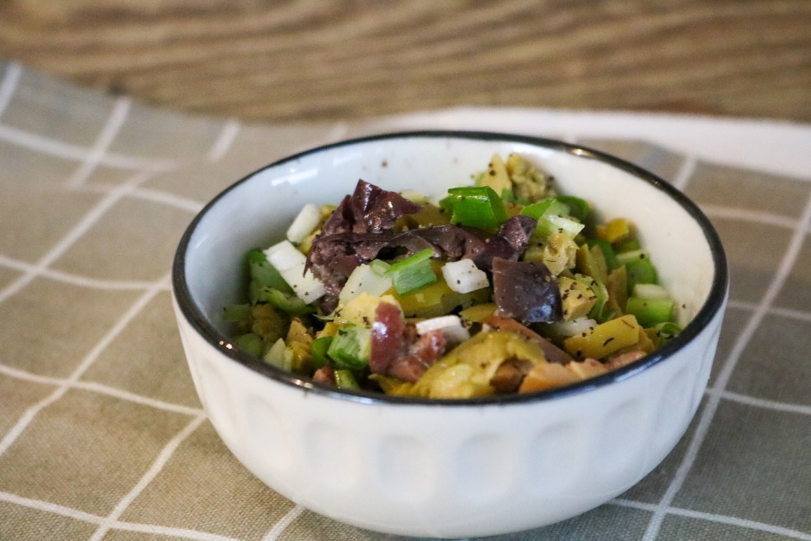 Einfacher Olivensalat