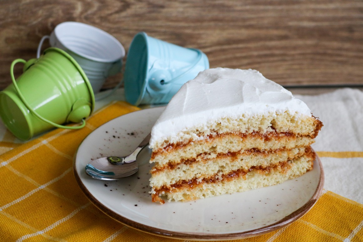 Biskuittorte mit Frischkäsecreme - Rezept