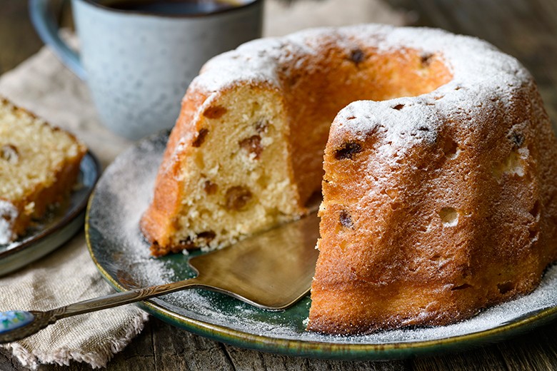 Napfkuchen mit Rosinen