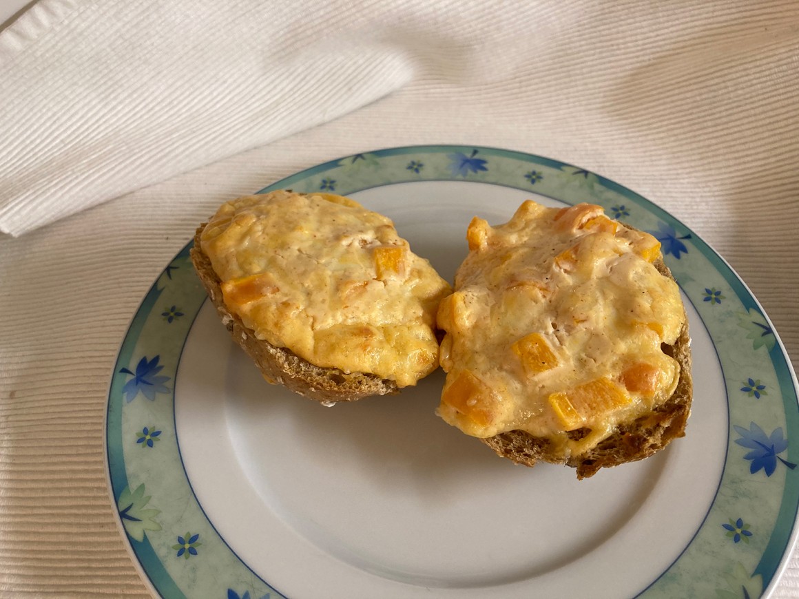 Schmandbrötchen mit Frischkäse - Rezept