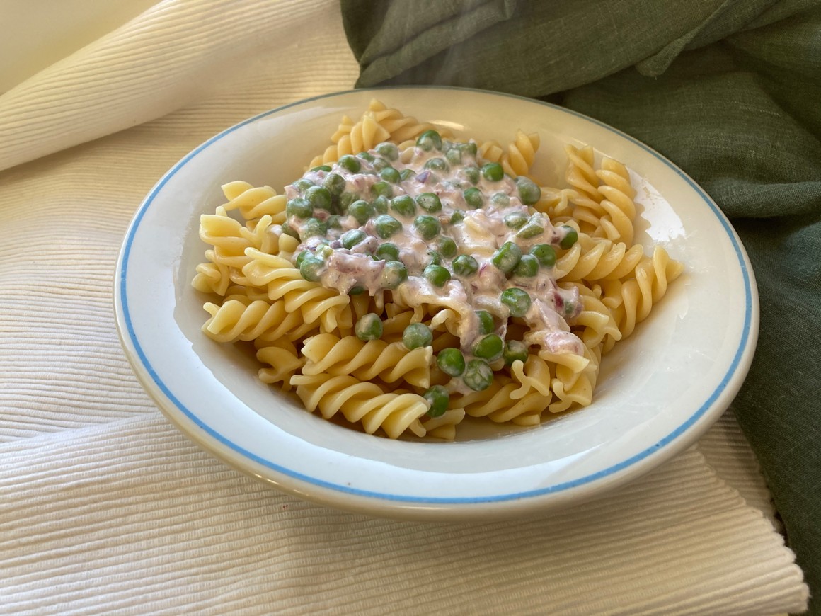 Pasta mit Erbsen in Frischkäsesoße