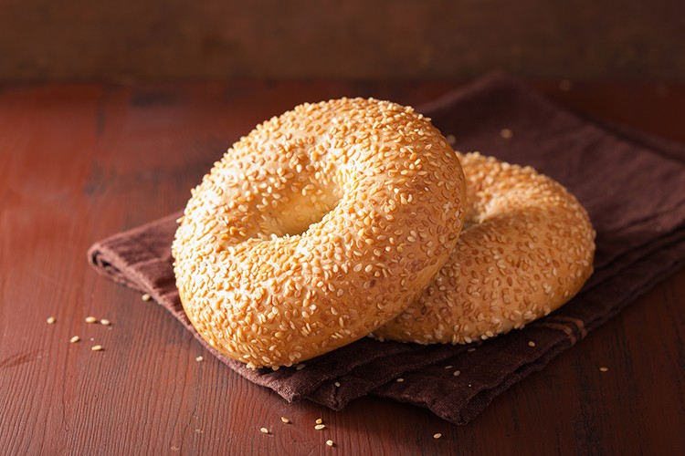 Amerikanische Sesambagels
