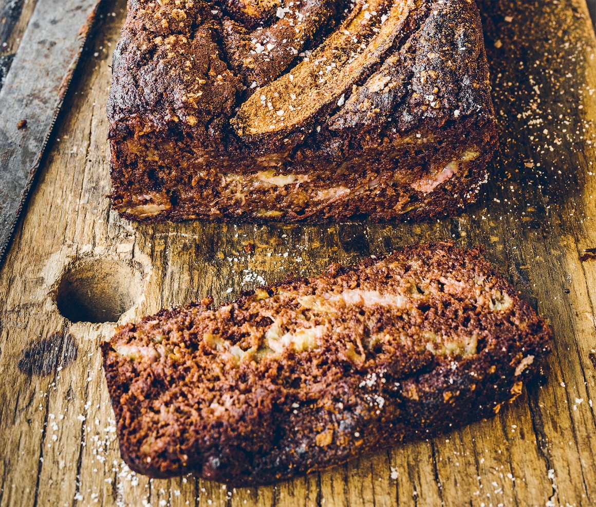 Bananenbrot mit Schokolade und Meersalz